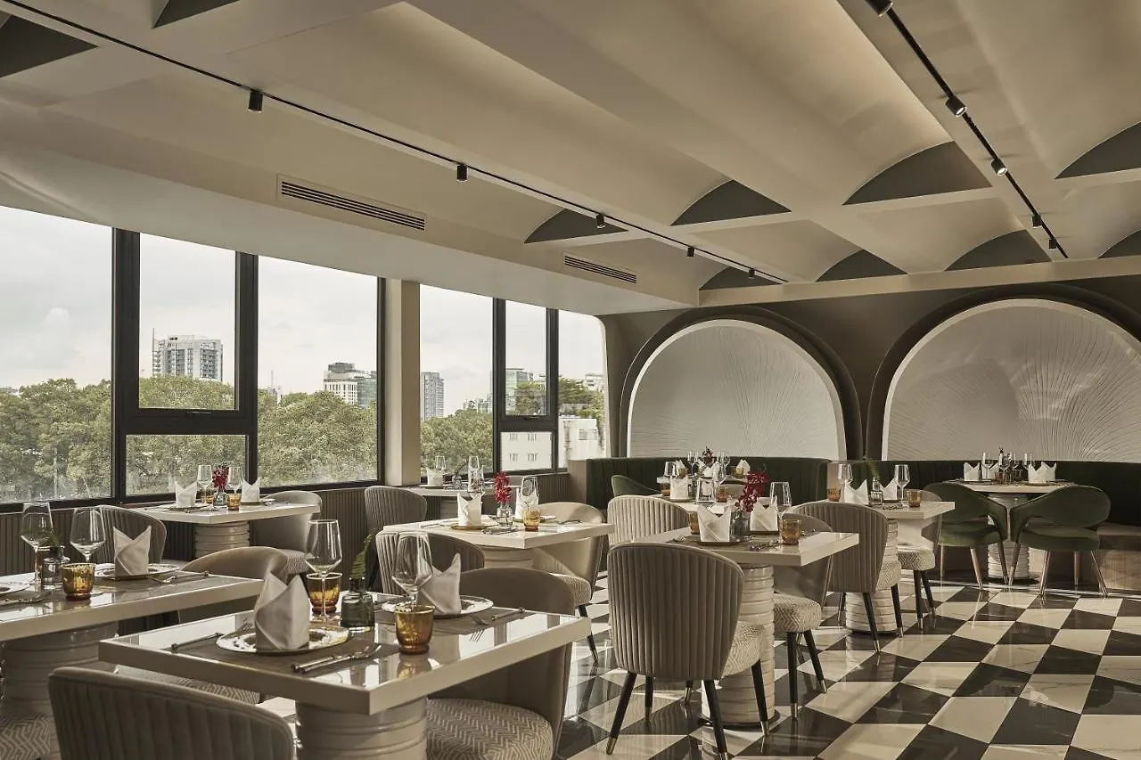 מלון הו צ'י מין סיטי La Siesta Premium Saigon 5*,